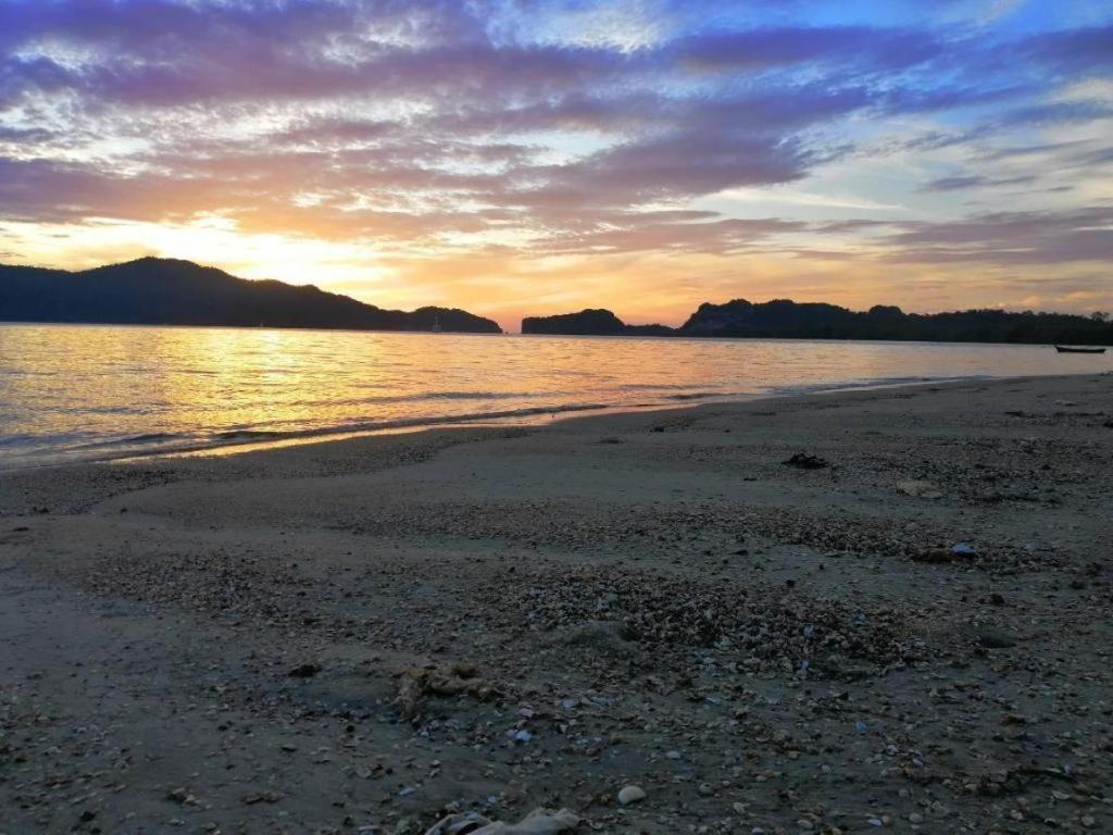 Seesea Resort Satun Exteriör bild