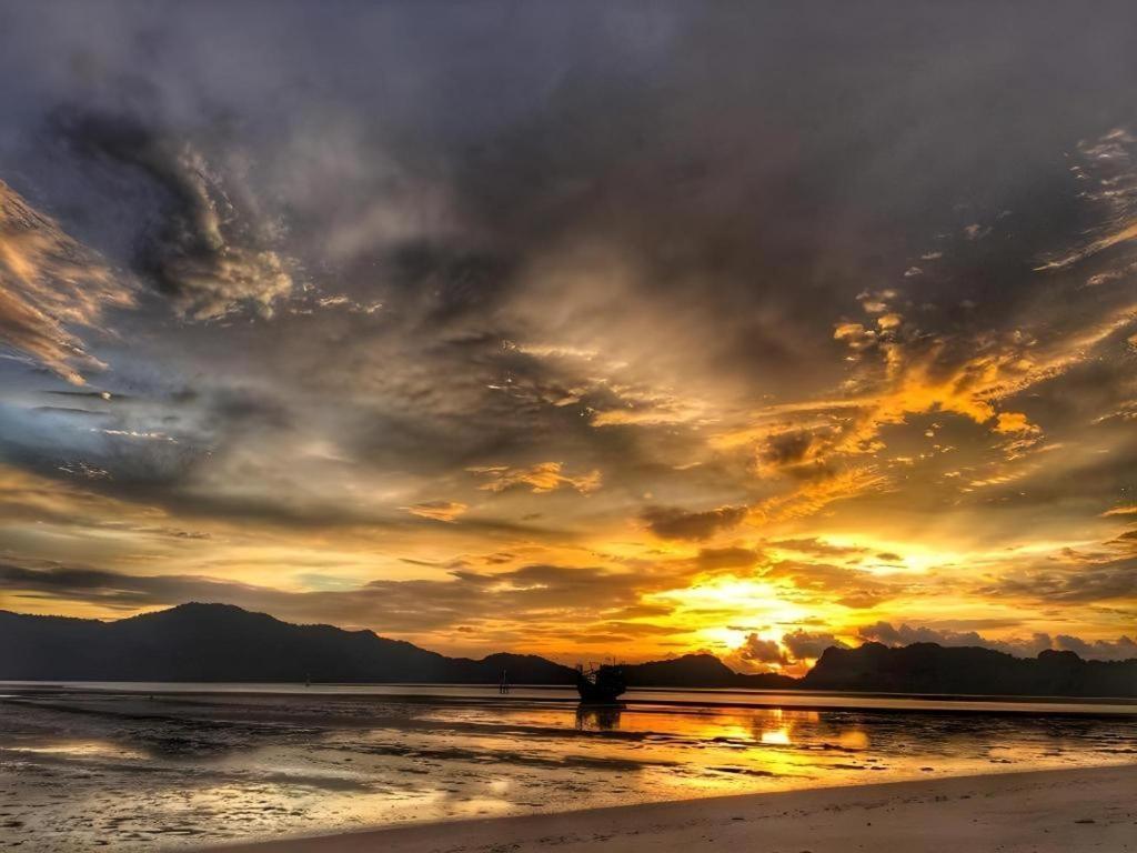 Seesea Resort Satun Exteriör bild